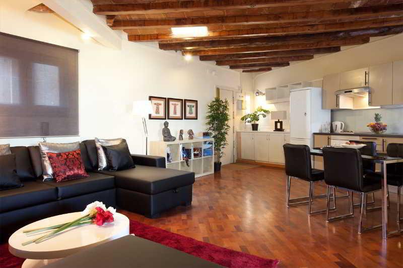 Appartamento Apbcn Gracia Terraced Barcellona Esterno foto